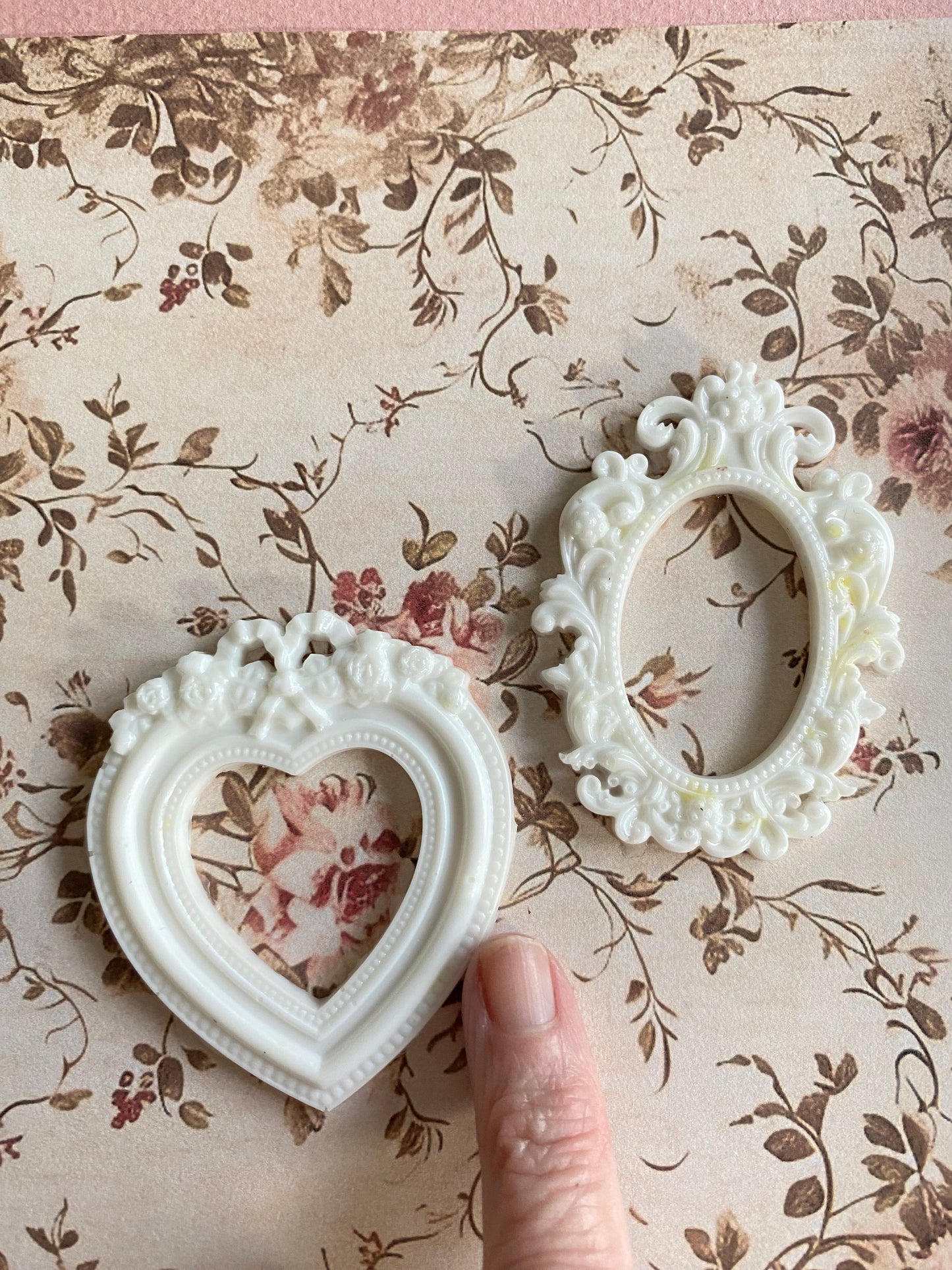 Heart & small Oval Ornamental Frame - Resin casting