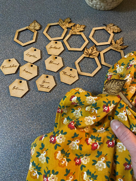 Thanksgiving Napkin Rings & Glass Charms – Unfinished Set of 9 | Engraved MDF Table Deco