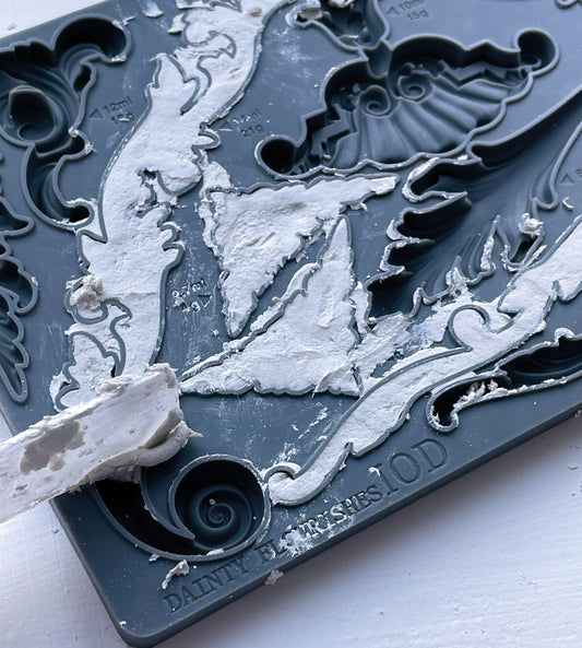 Dainty Flourishes Décor Mould