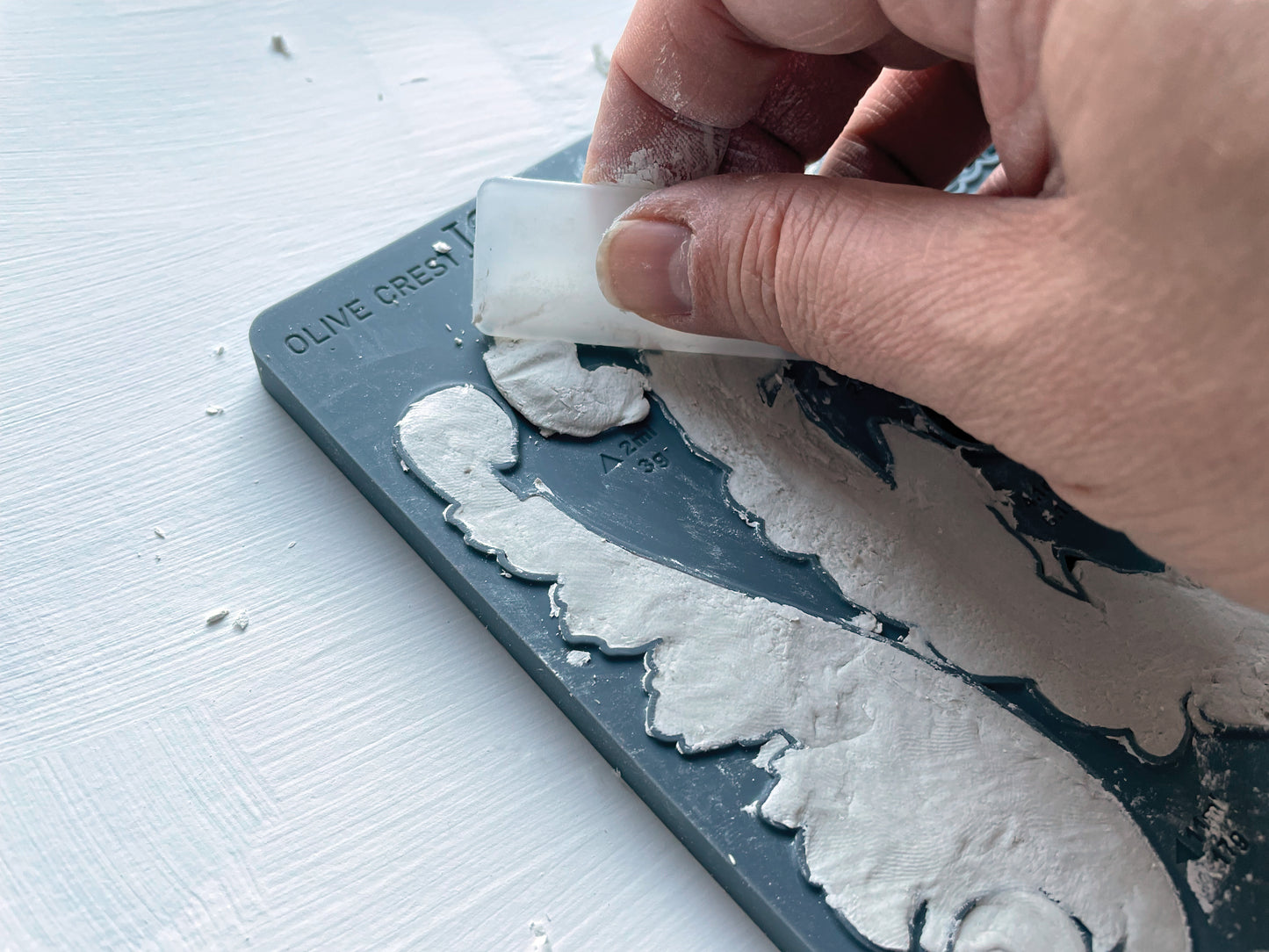 Olive Crest Décor Mould