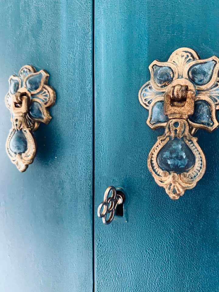 Gilding Jewels - Miss Lillian's - tins