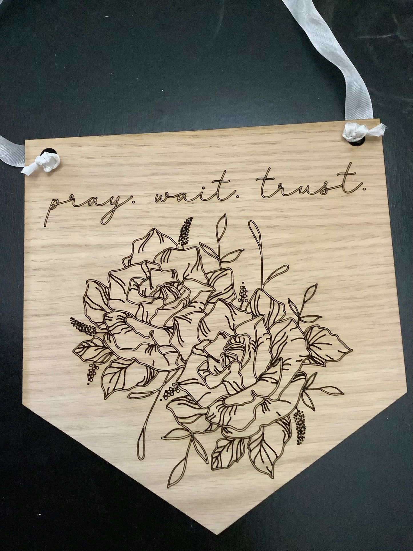Pray Wait Trust floral Pendant