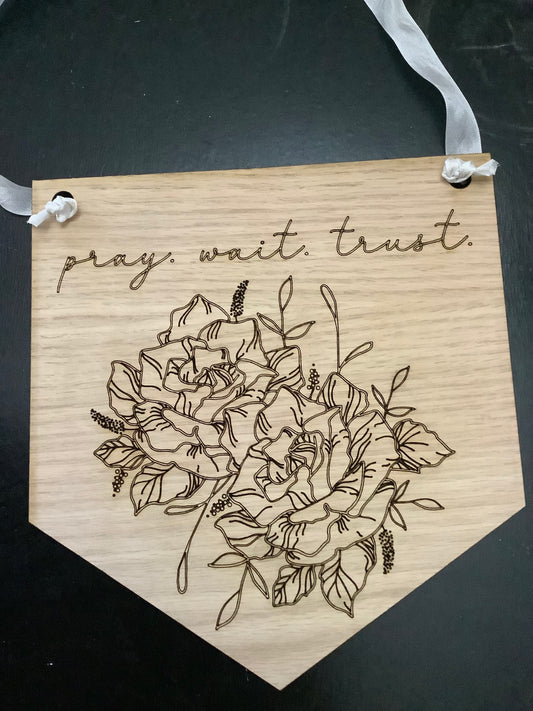 Pray Wait Trust floral Pendant