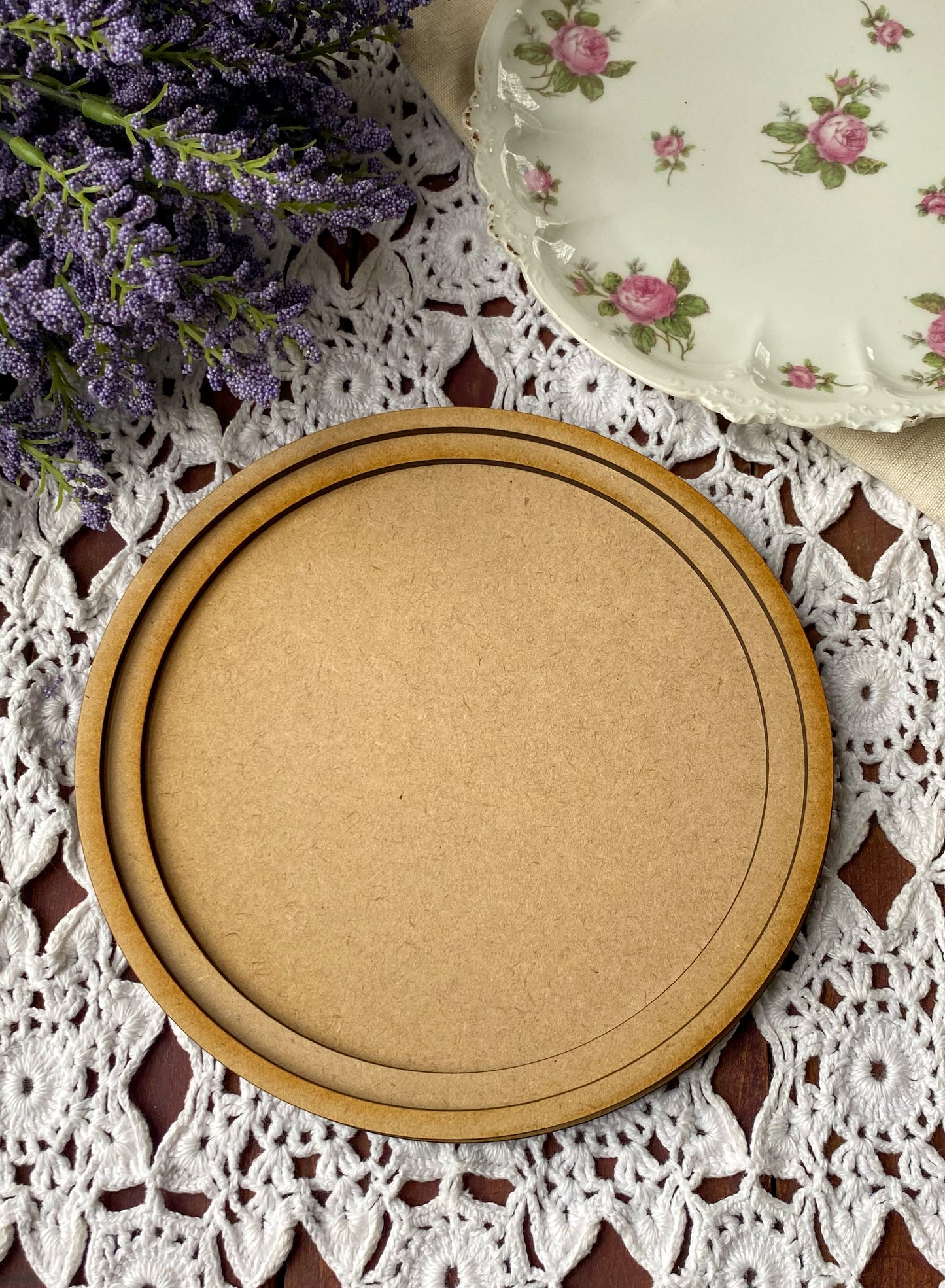 Round Layered Frame Surface – Cottage-Inspired DIY Decor Base