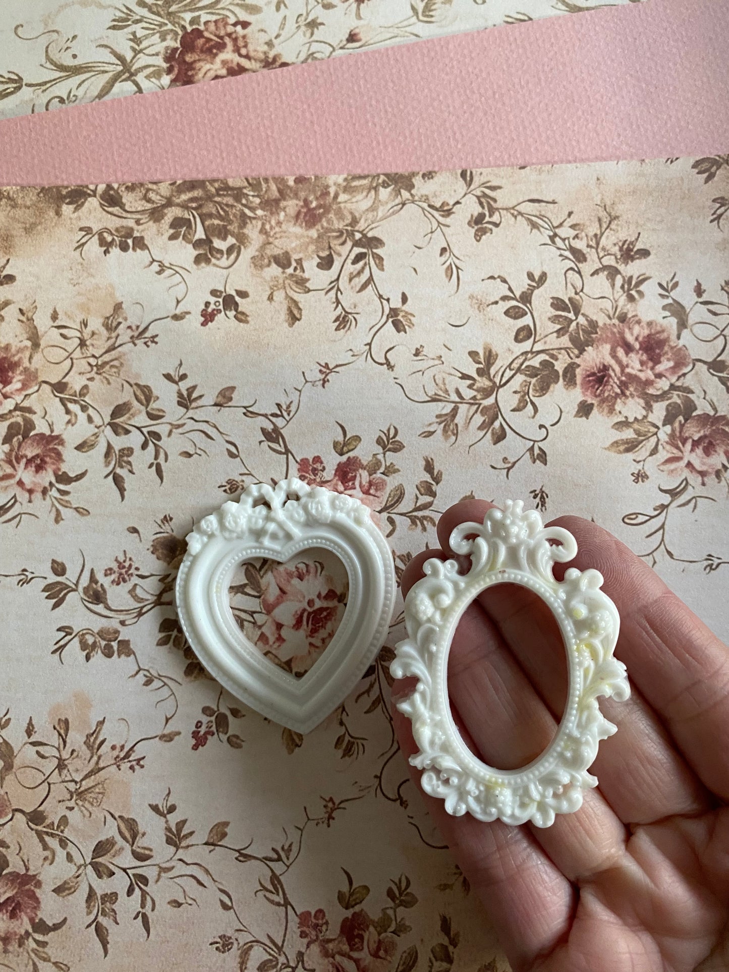 Heart & small Oval Ornamental Frame - Resin casting