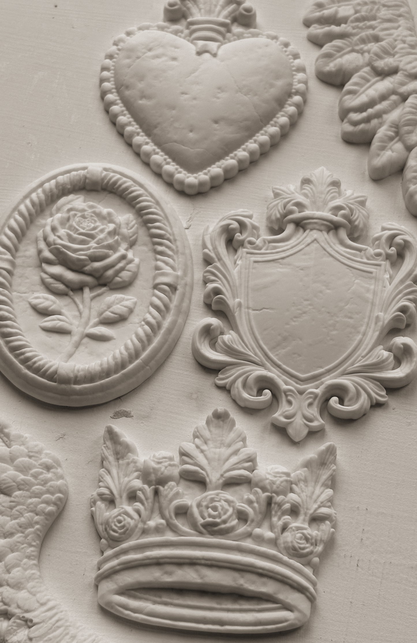 IOD -Heraldry Décor Mould
