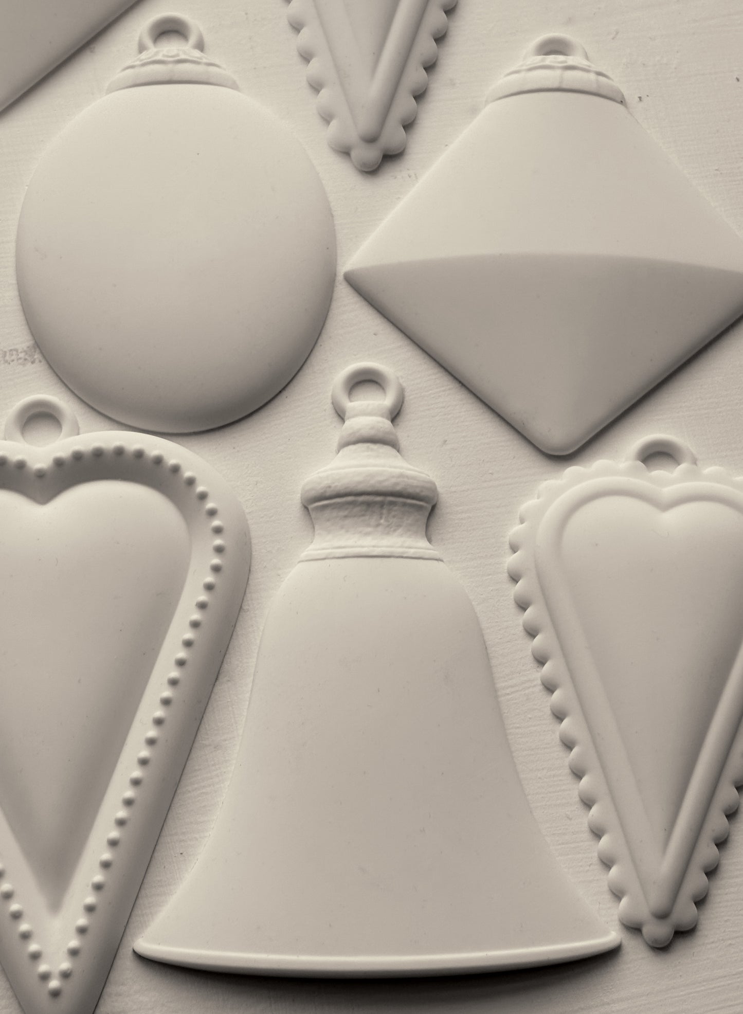 PRE - ORDER - IOD -  Bibelots 2 Décor Mould