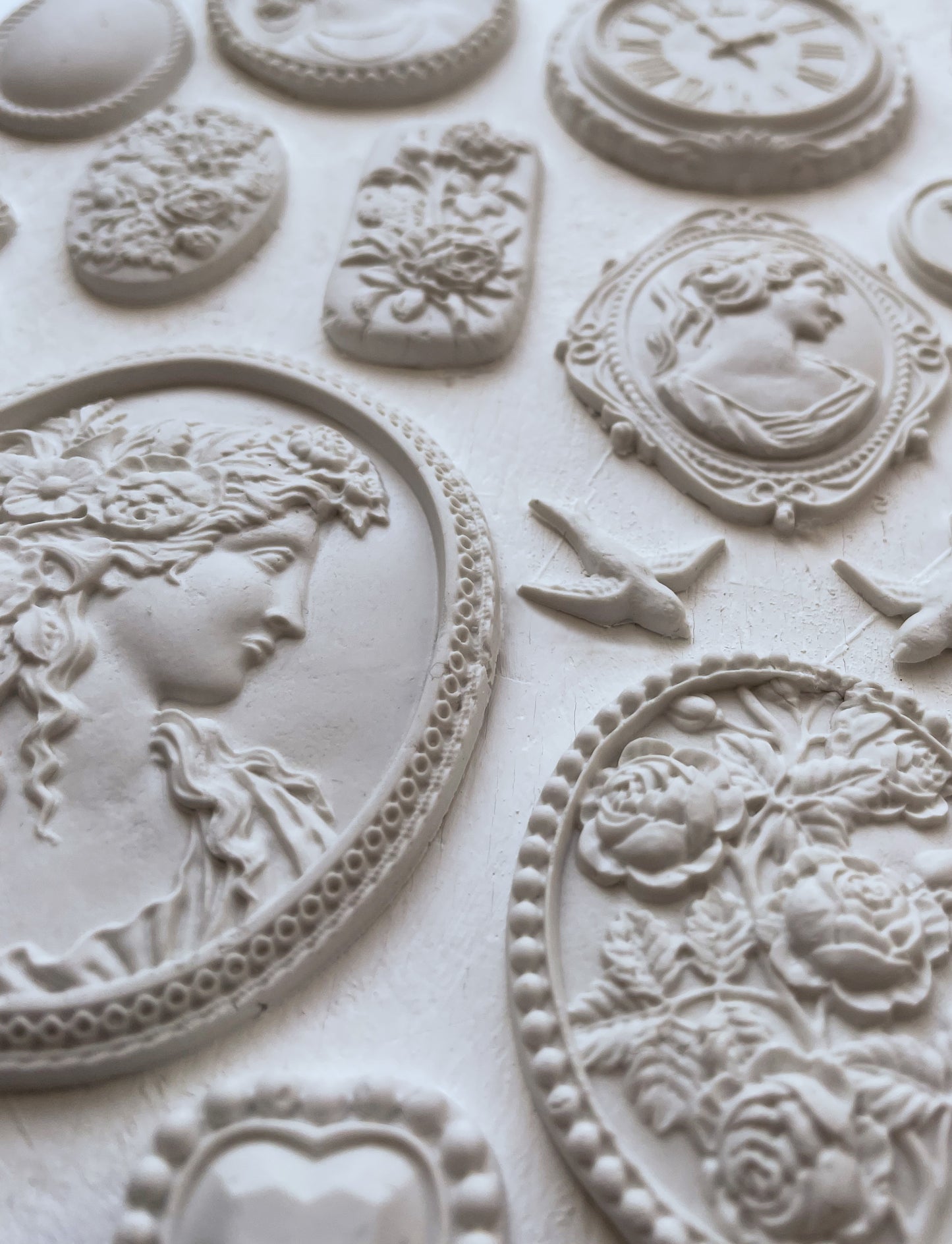 IOD -  Cameo Décor Mould